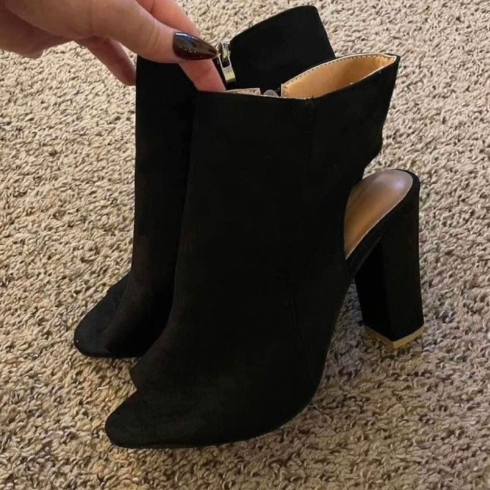 Woman’s Shoes